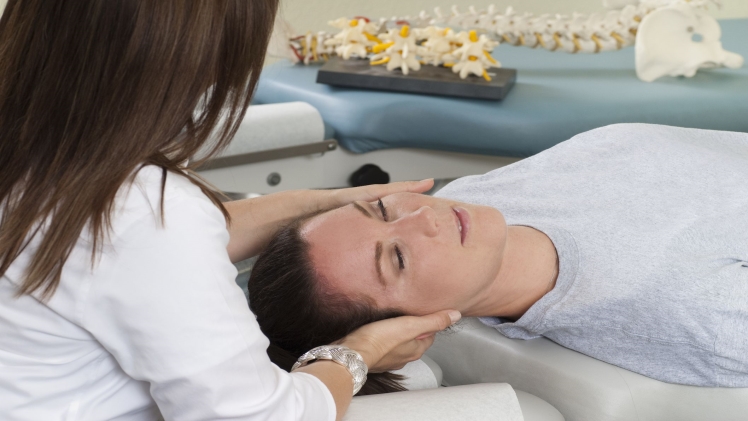 Chiropractor Vs Physical Therapy for Neck Pain